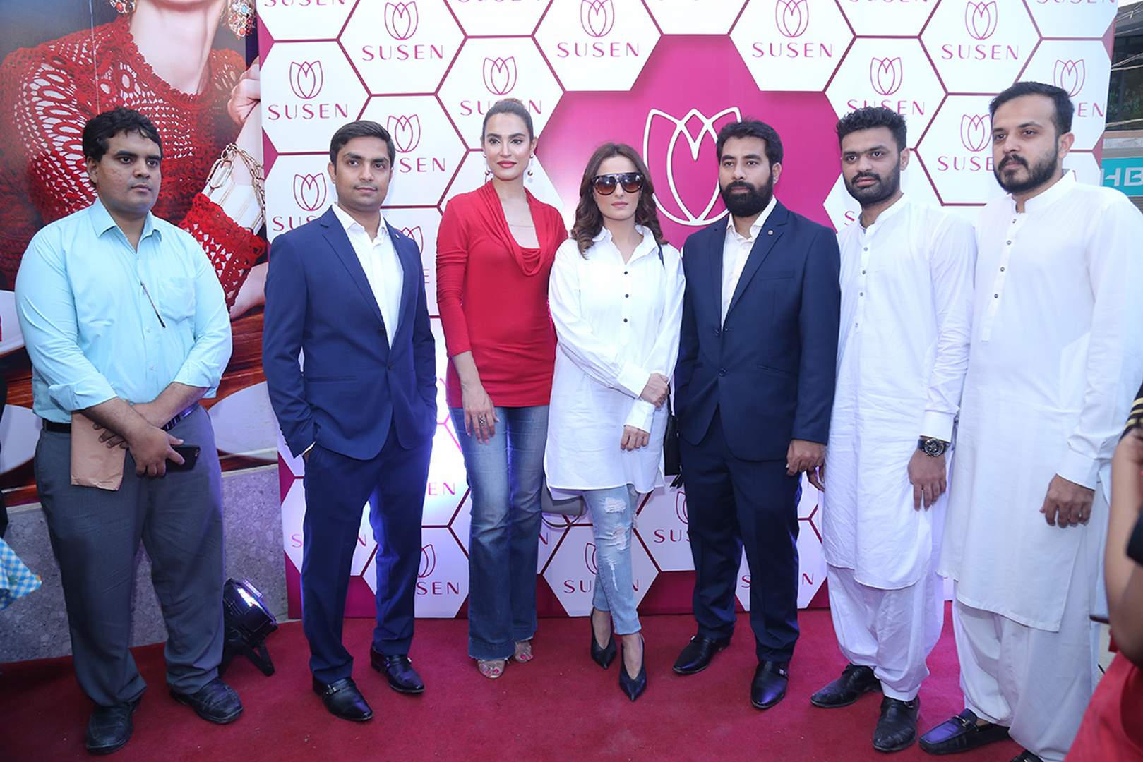 Momal Sheikh and Nadia Hussain along with others graced the red carpet